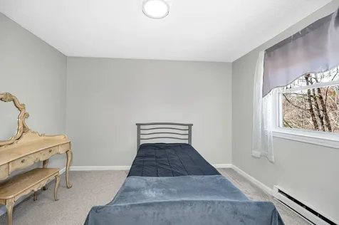 42 Barretts Hill Road Hudson NH 03051