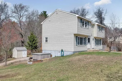 42 Barretts Hill Road Hudson NH 03051