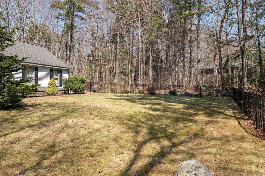22 Colonial Way Exeter NH 03833