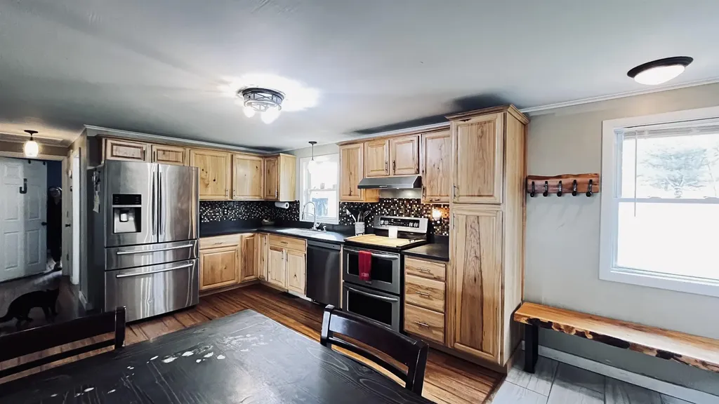 623 E Village Road Waterford VT 05819-9582