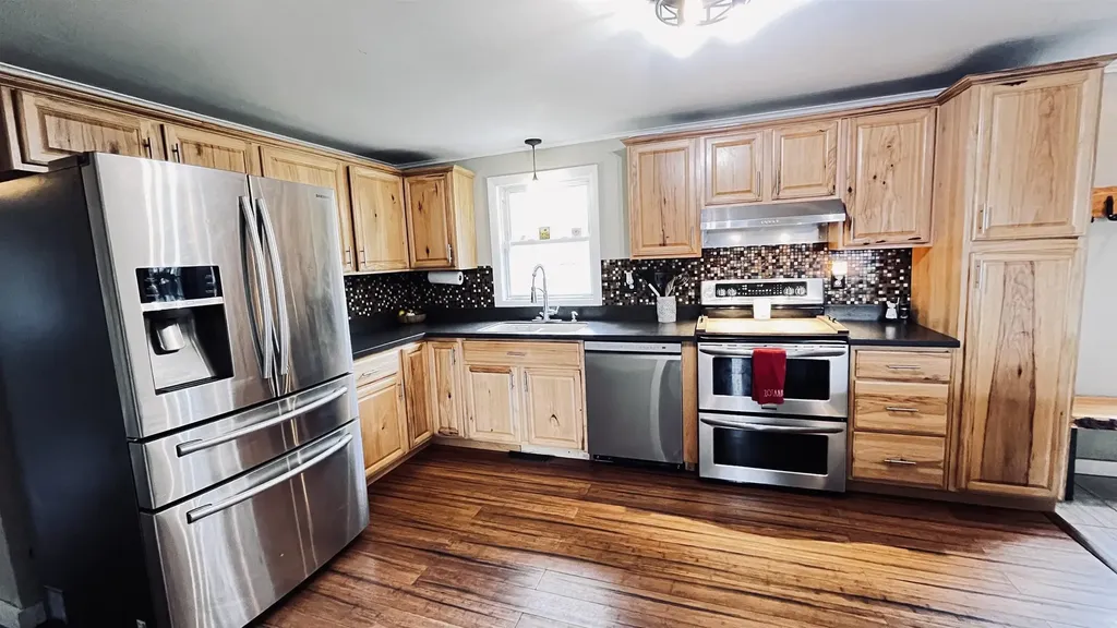 623 E Village Road Waterford VT 05819-9582