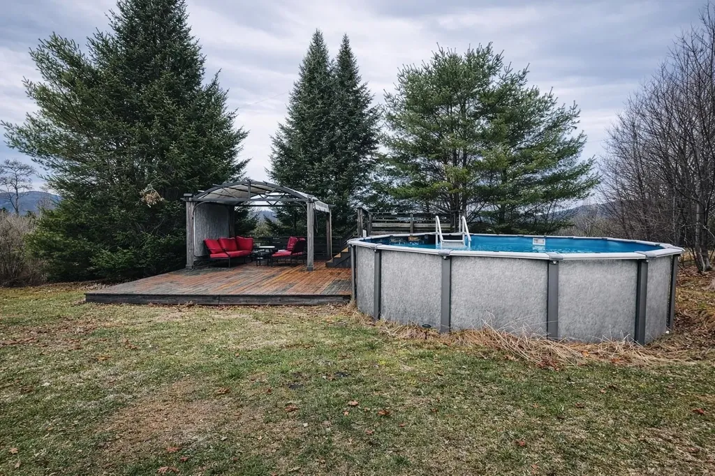 623 E Village Road Waterford VT 05819-9582