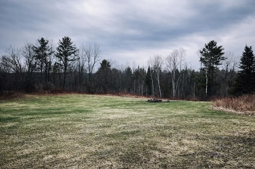 623 E Village Road Waterford VT 05819-9582