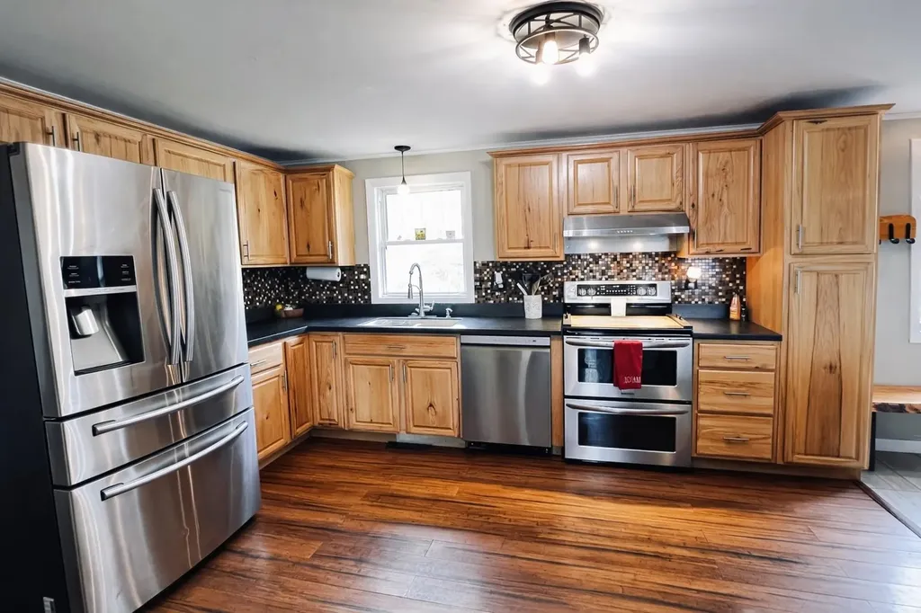 623 E Village Road Waterford VT 05819-9582