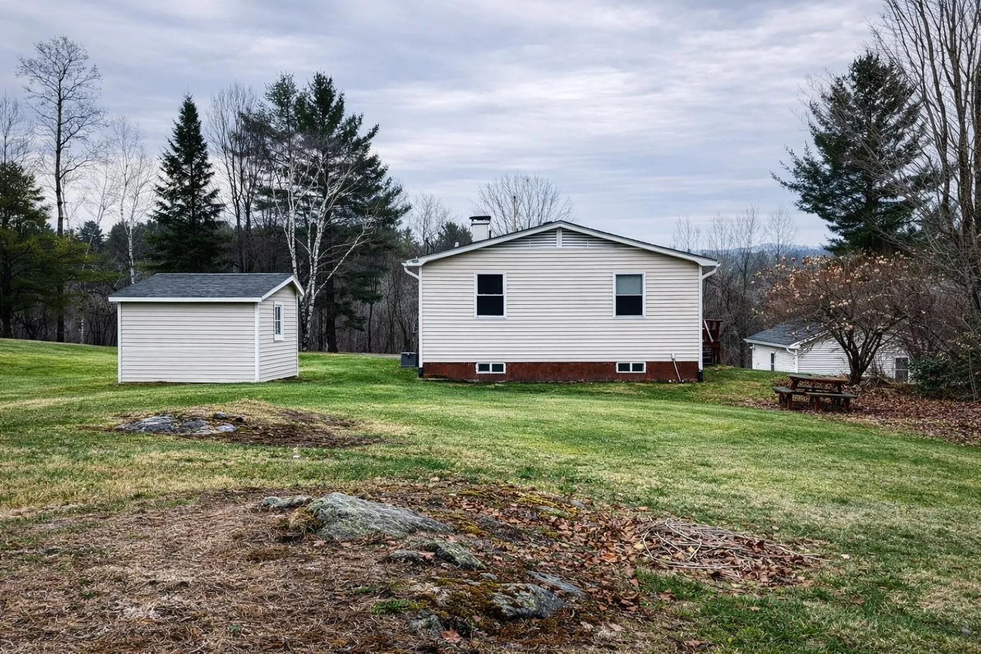 623 E Village Road Waterford VT 05819-9582