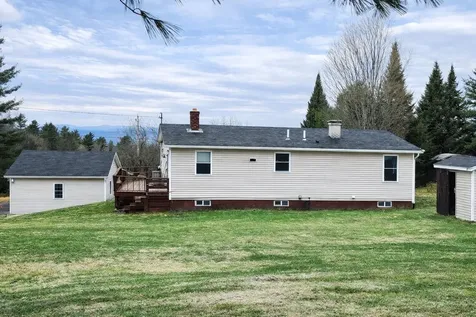 623 E Village Road Waterford VT 05819-9582