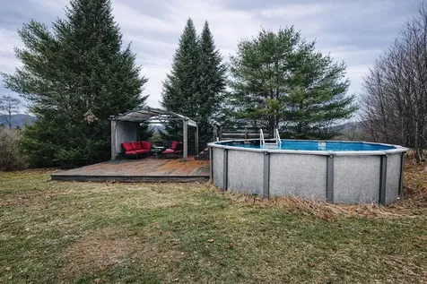623 E Village Road Waterford VT 05819-9582