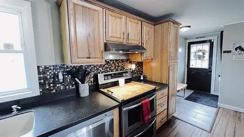 623 E Village Road Waterford VT 05819-9582