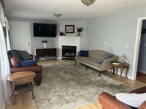 5 Pebble Court Merrimack NH 03054