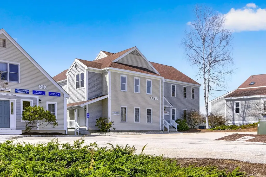 25 Country Club Road Gilford NH 03249