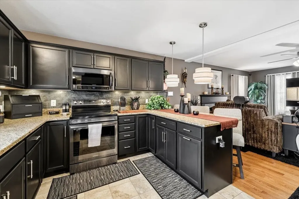 18 Crawford Lane Hooksett NH 03106