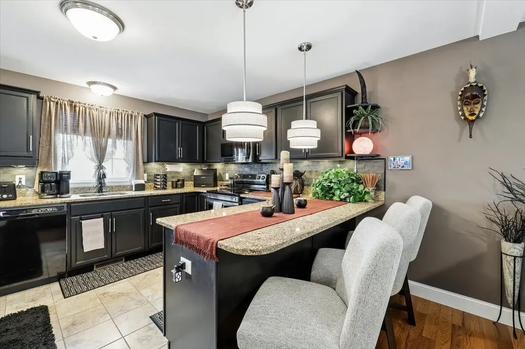 18 Crawford Lane Hooksett NH 03106
