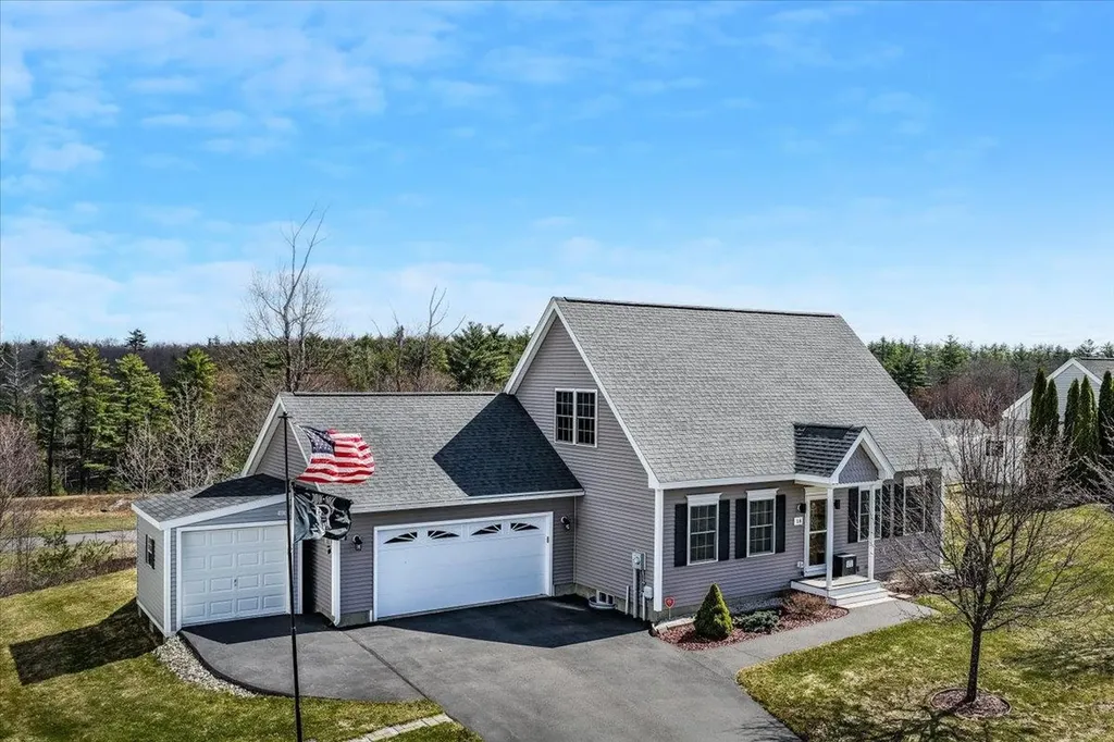 18 Crawford Lane Hooksett NH 03106