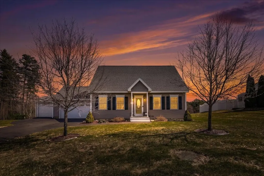 18 Crawford Lane Hooksett NH 03106