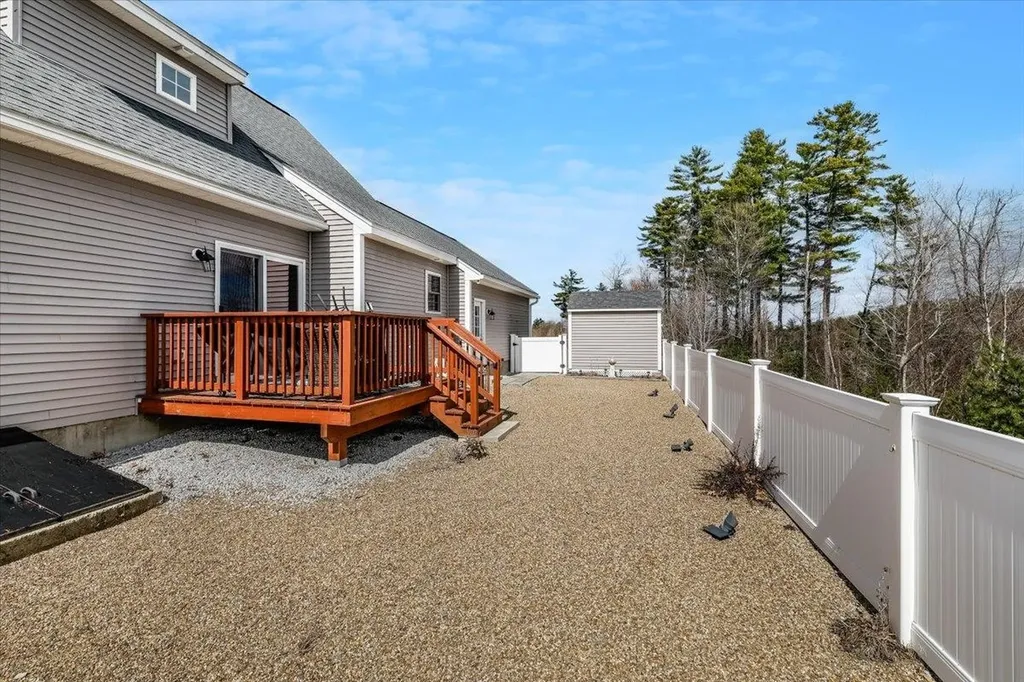 18 Crawford Lane Hooksett NH 03106