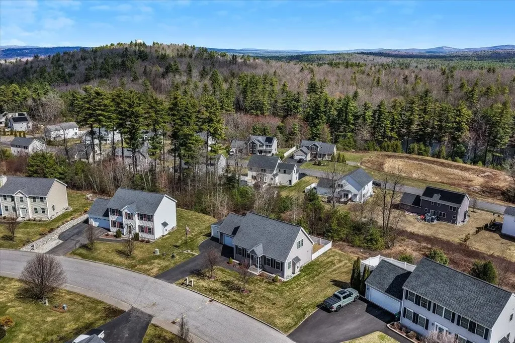 18 Crawford Lane Hooksett NH 03106