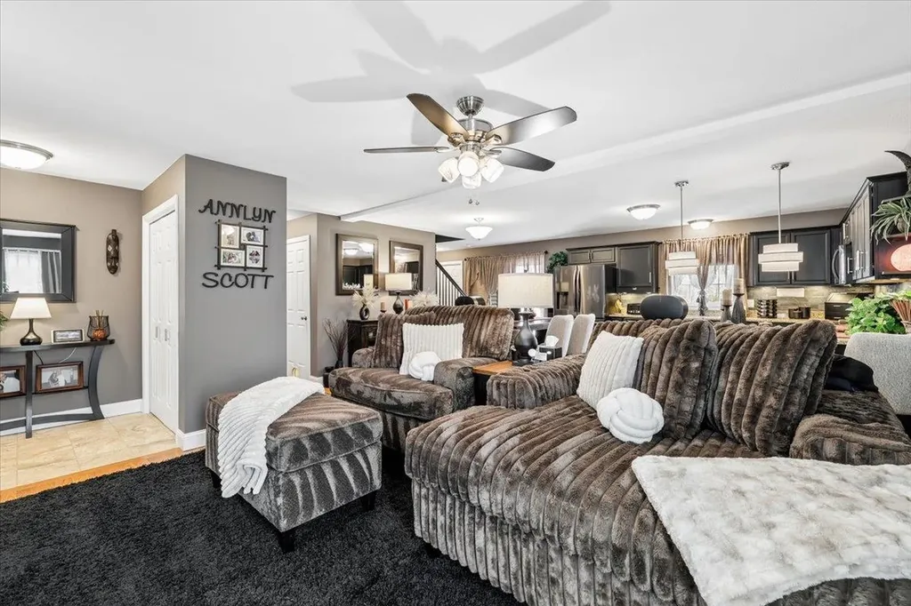 18 Crawford Lane Hooksett NH 03106
