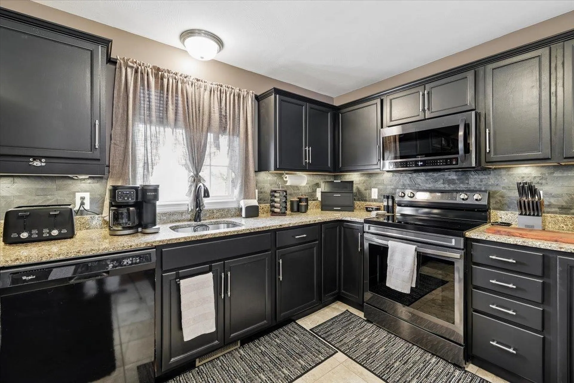 18 Crawford Lane Hooksett NH 03106