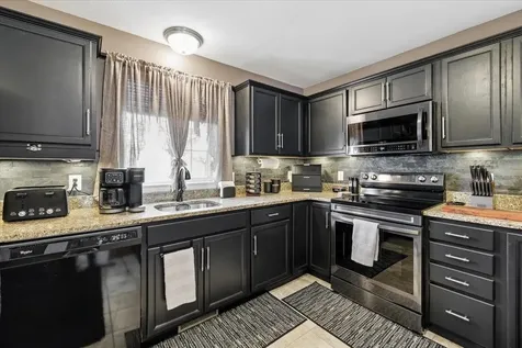 18 Crawford Lane Hooksett NH 03106