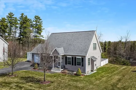 18 Crawford Lane Hooksett NH 03106