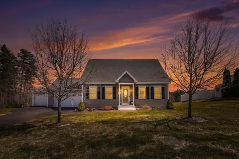 18 Crawford Lane Hooksett NH 03106