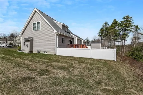 18 Crawford Lane Hooksett NH 03106
