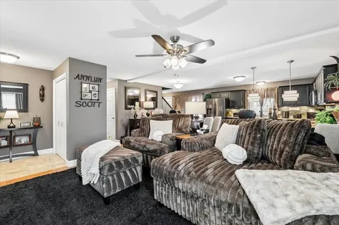 18 Crawford Lane Hooksett NH 03106