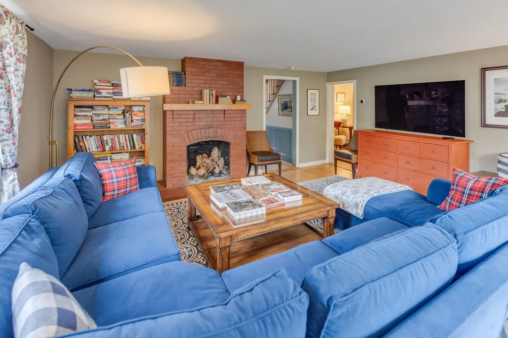 34 North Shore Road Hebron NH 03241