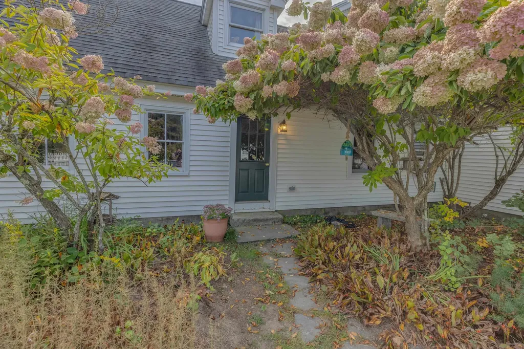 34 North Shore Road Hebron NH 03241