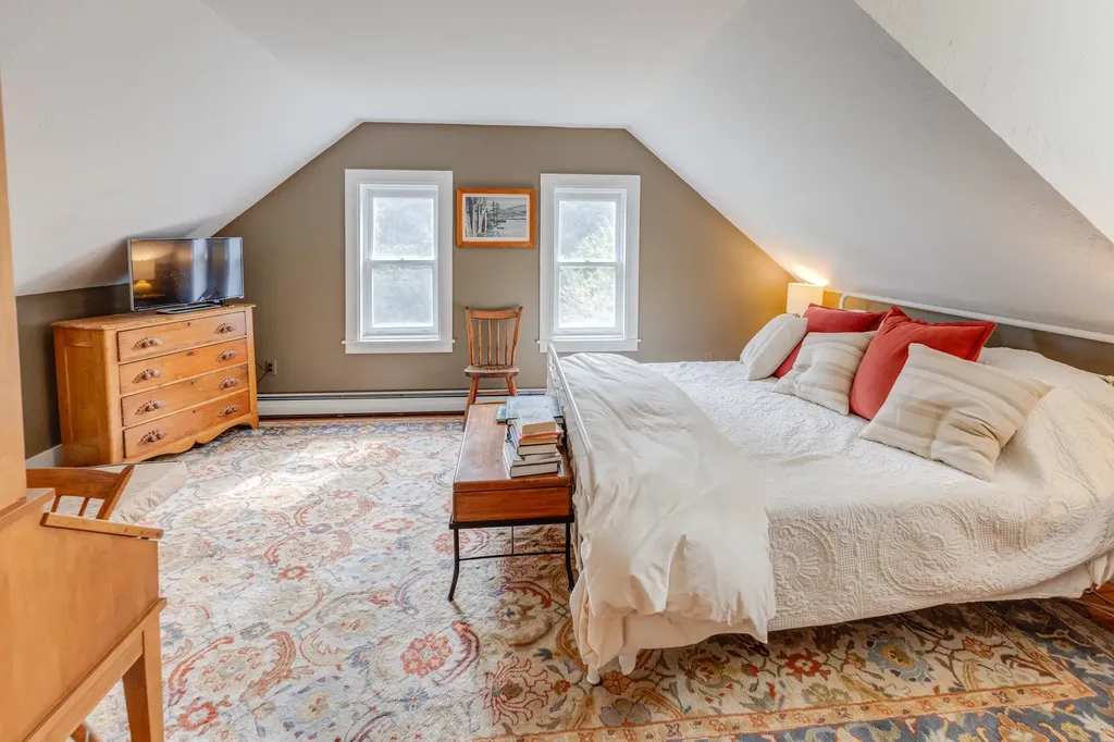 34 North Shore Road Hebron NH 03241