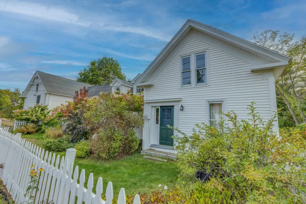 34 North Shore Road Hebron NH 03241
