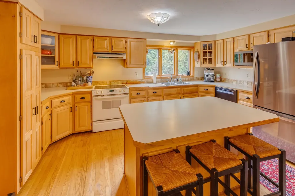 34 North Shore Road Hebron NH 03241