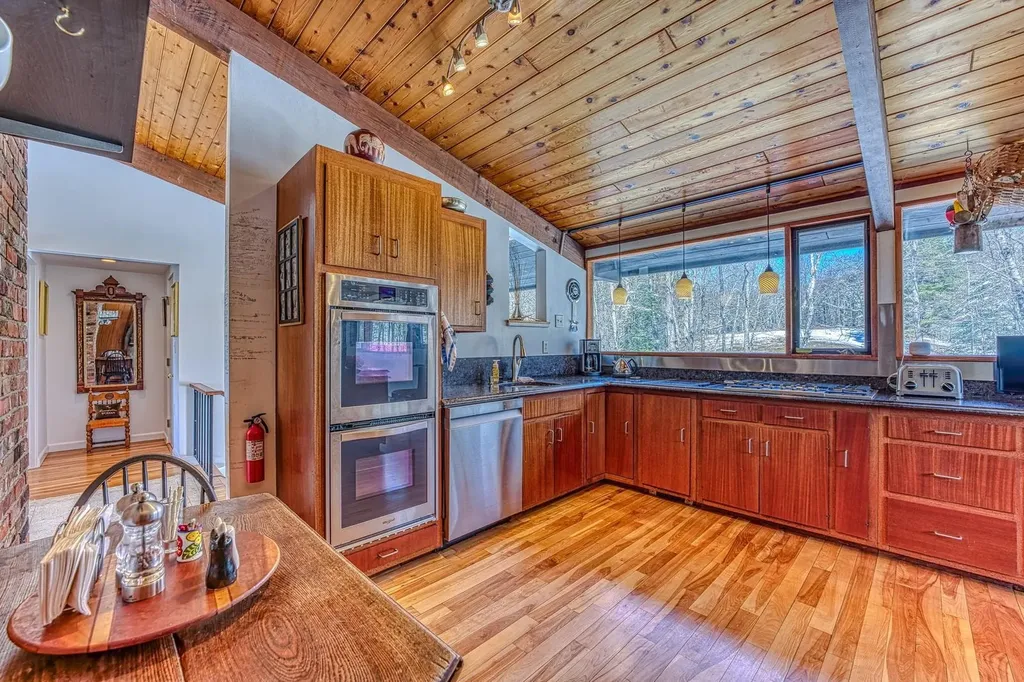 979 Farr Hill Road Littleton NH 03561