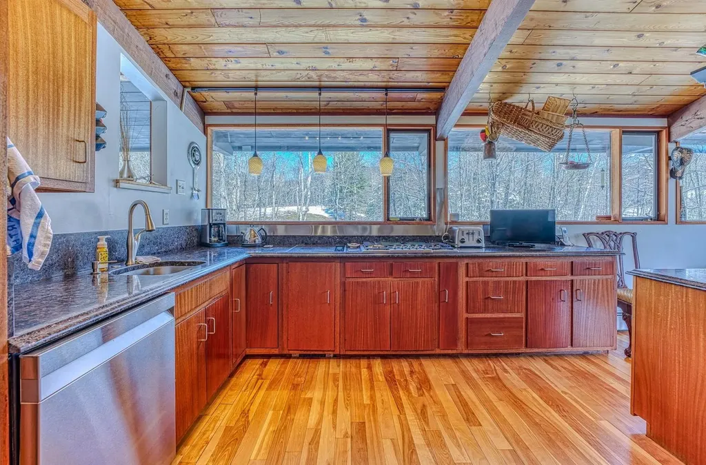 979 Farr Hill Road Littleton NH 03561