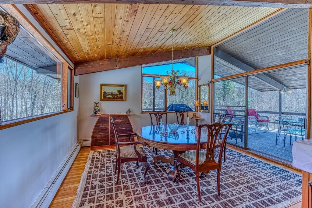 979 Farr Hill Road Littleton NH 03561