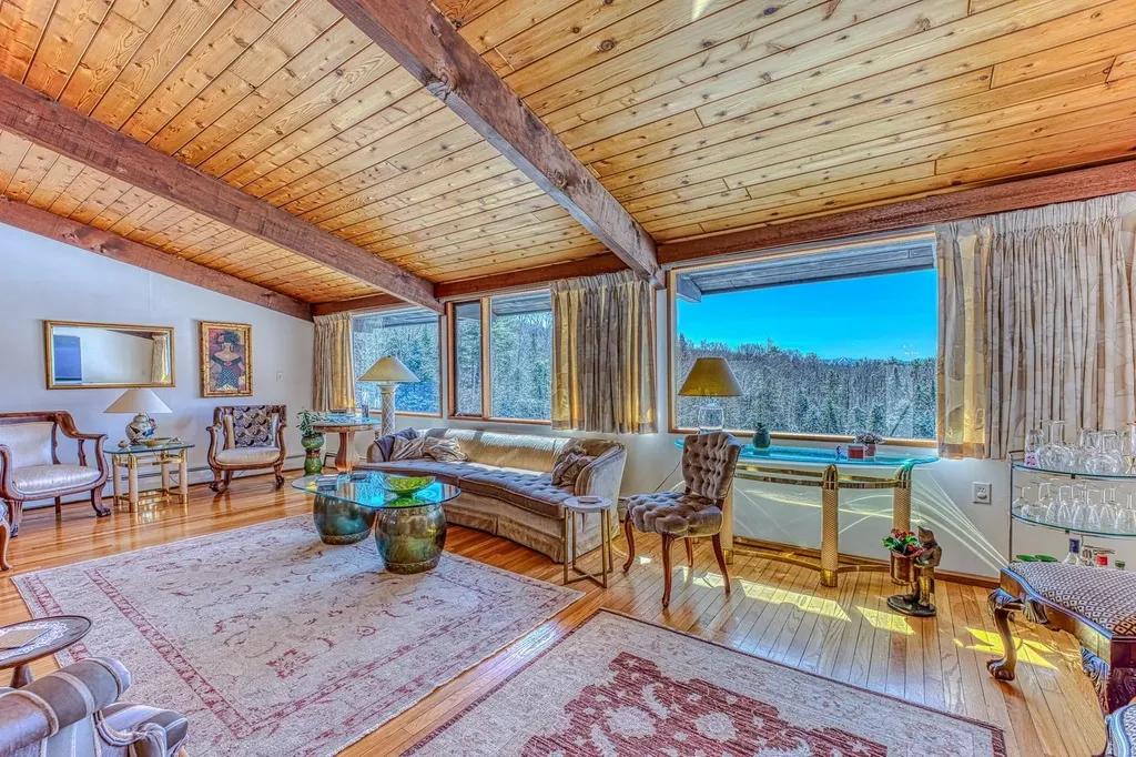 979 Farr Hill Road Littleton NH 03561