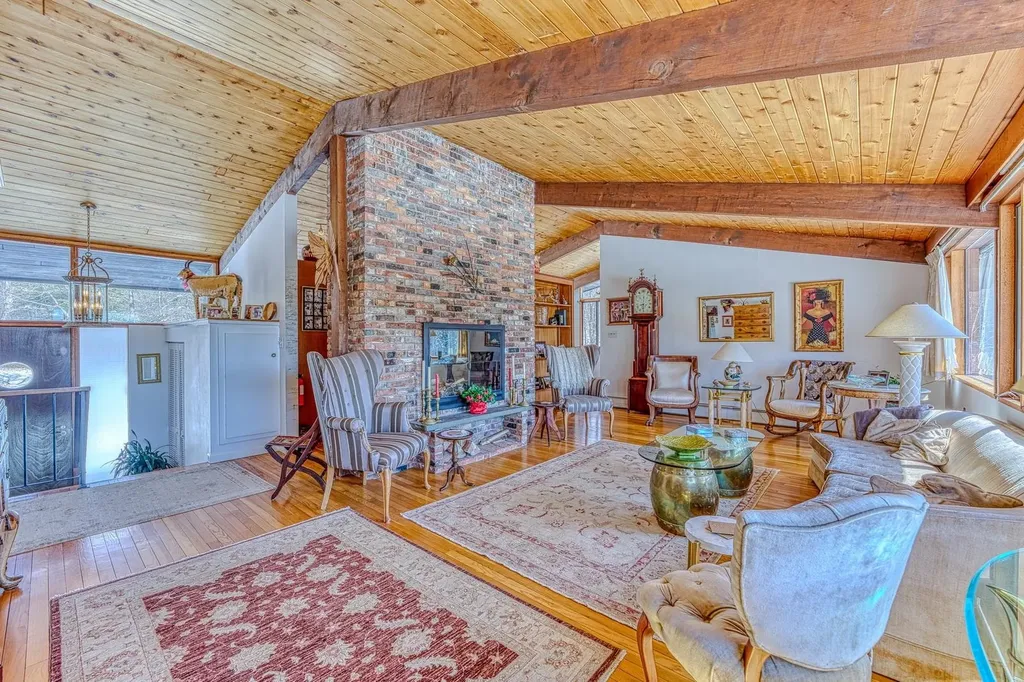 979 Farr Hill Road Littleton NH 03561