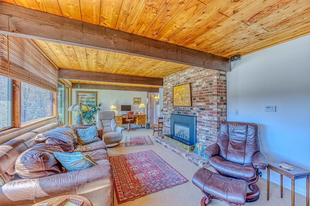 979 Farr Hill Road Littleton NH 03561