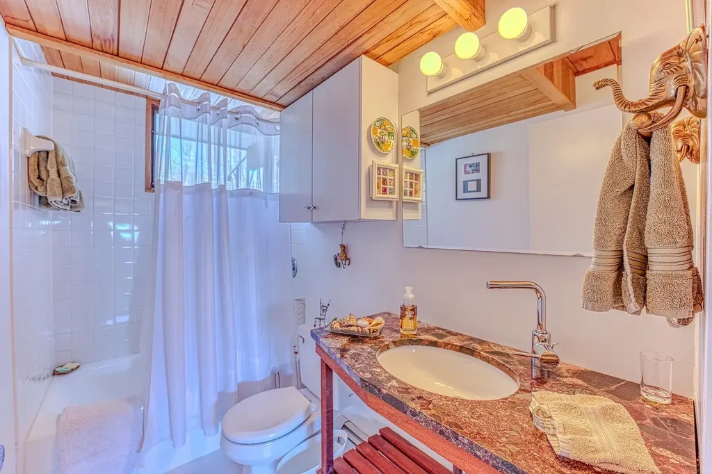 979 Farr Hill Road Littleton NH 03561