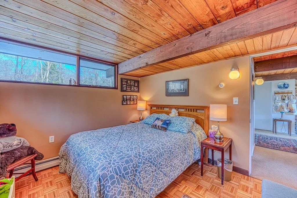979 Farr Hill Road Littleton NH 03561