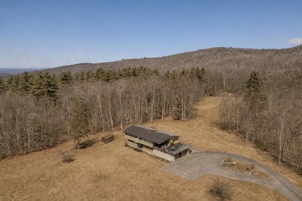979 Farr Hill Road Littleton NH 03561