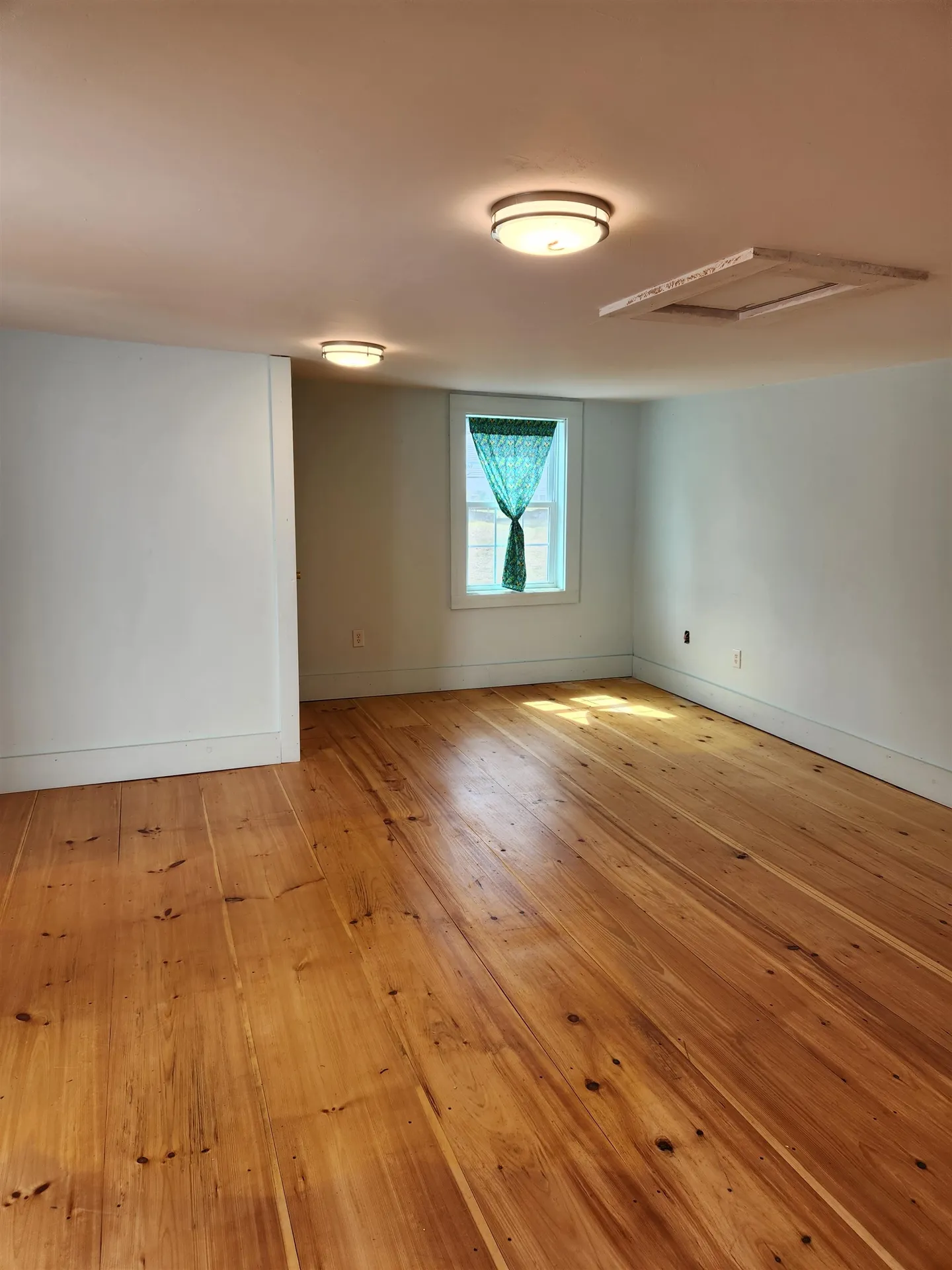 40 Library Road Grafton NH 03240