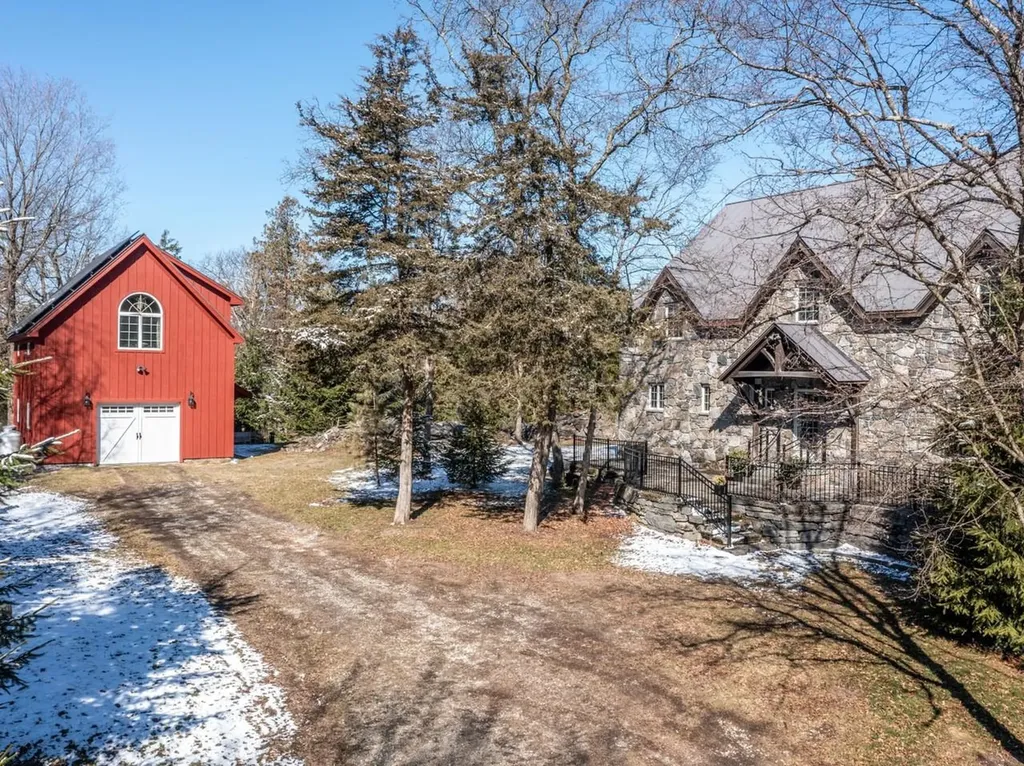 280 Hawkins Bay Lane Ferrisburgh VT 05456