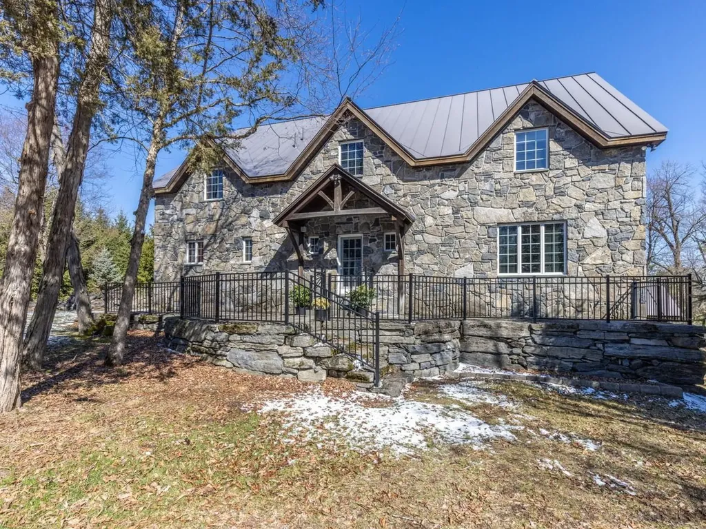 280 Hawkins Bay Lane Ferrisburgh VT 05456