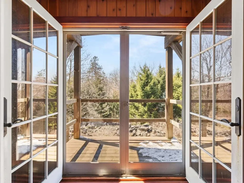 280 Hawkins Bay Lane Ferrisburgh VT 05456