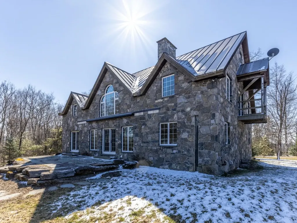 280 Hawkins Bay Lane Ferrisburgh VT 05456