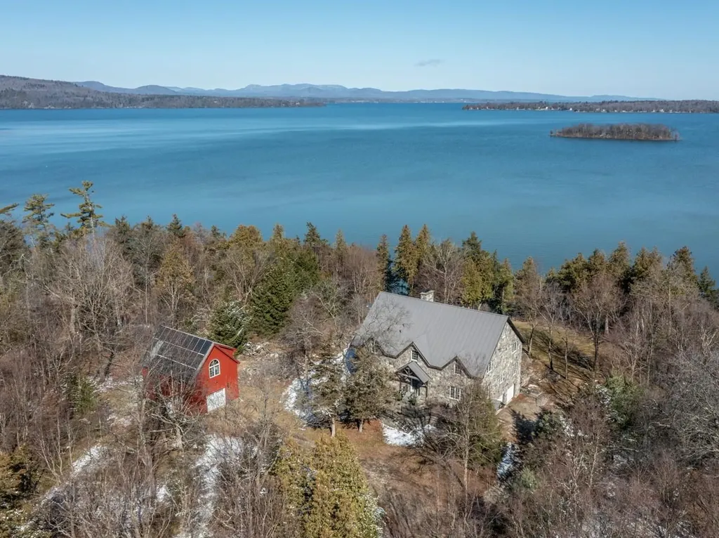 280 Hawkins Bay Lane Ferrisburgh VT 05456
