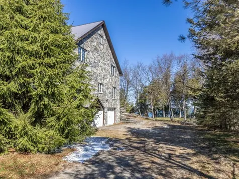 280 Hawkins Bay Lane Ferrisburgh VT 05456