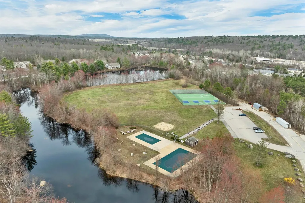 1465 Hooksett Road Hooksett NH 03106