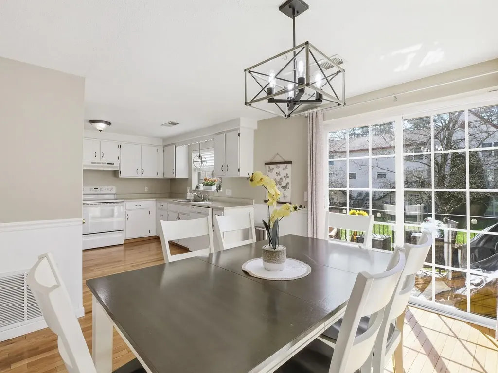 3 Arlington Street Merrimack NH 03054-4437